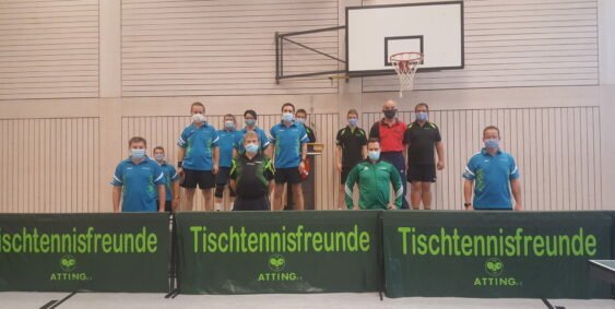 Gruppenfoto der mit Masken